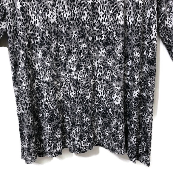 In Every Story | Black & Gray Print Top with Pleats | 1X - Picture 13 of 16